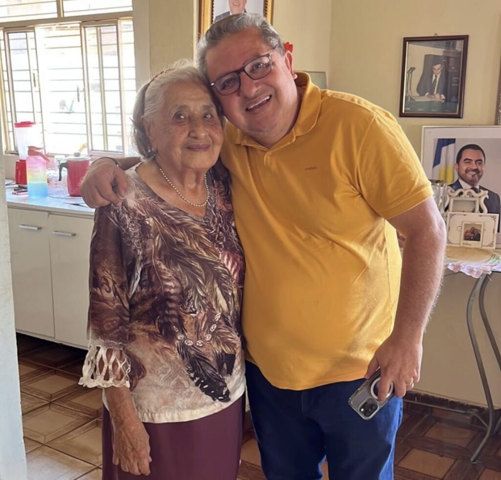 Matriarca Maria Farias completa 99 anos e ganha homenagem emocionada do filho deputado Jair matriarca-maria-farias-completa-99-anos-e-ganha-homenagem-emocionada-do-filho-deputado-jair