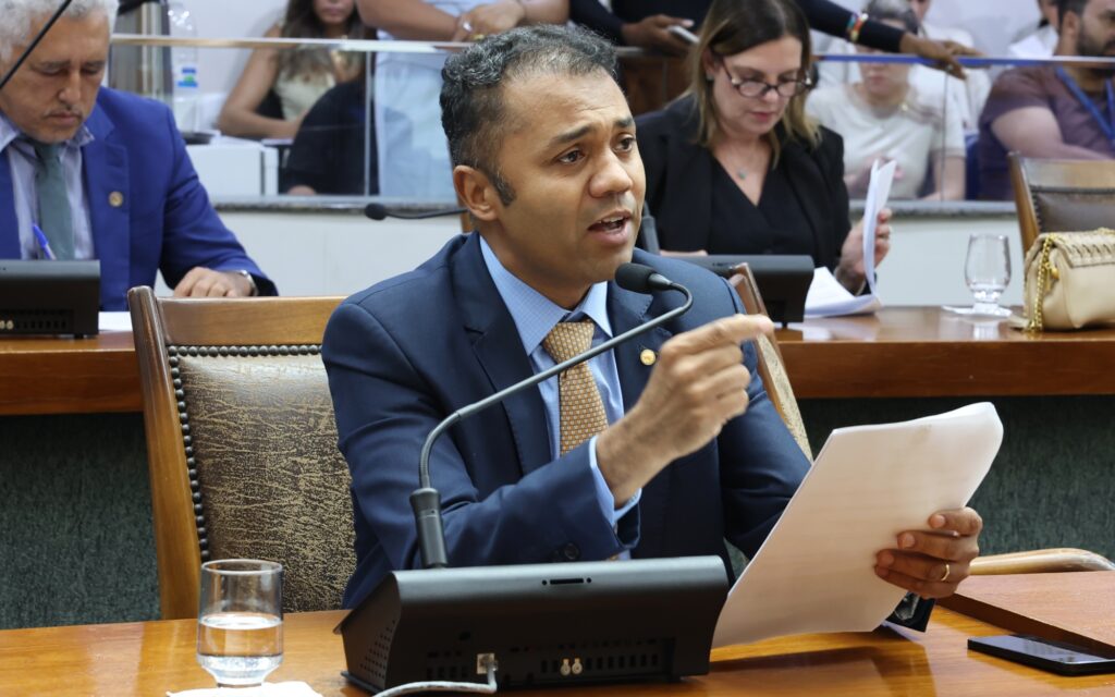 Deputados aprovam projeto de reestruturação do PCCS da Polícia Civil deputados-aprovam-projeto-de-reestruturacao-do-pccs-da-policia-civil