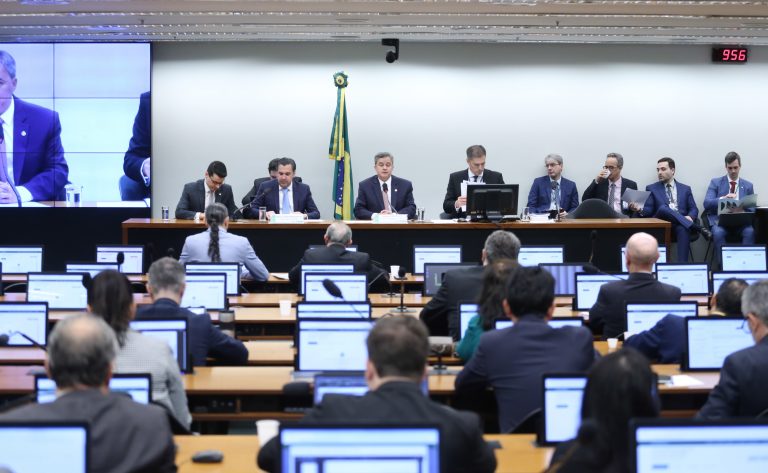 Comissão Mista aprova Orçamento de 2026 com R$ 6,5 trilhões em despesas comissao-mista-aprova-orcamento-de-2026-com-r$-6,5-trilhoes-em-despesas