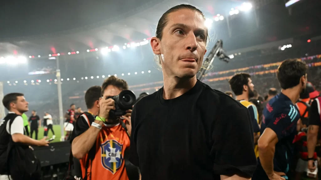 Vai renovar? Filipe Luís pede e deve ganhar mais autonomia no Flamengo vai-renovar?-filipe-luis-pede-e-deve-ganhar-mais-autonomia-no-flamengo