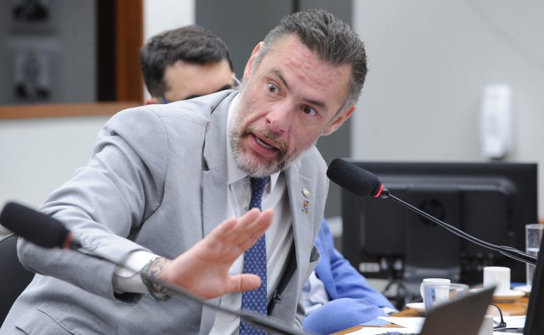 Comissão aprova aumento de penas contra roubo e receptação de cargas comissao-aprova-aumento-de-penas-contra-roubo-e-receptacao-de-cargas