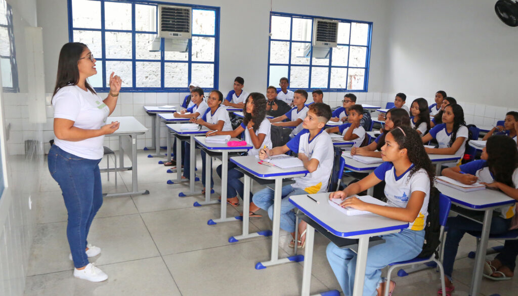 Governo paga mais de R$ 12,4 milhões em retroativos do PCCR da Educação governo-paga-mais-de-r$-12,4-milhoes-em-retroativos-do-pccr-da-educacao