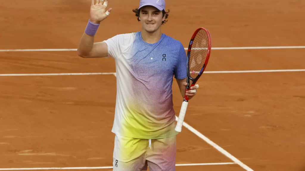 João Fonseca desiste de Brisbane por lesão nas costas e adia estreia em 26 joao-fonseca-desiste-de-brisbane-por-lesao-nas-costas-e-adia-estreia-em-26