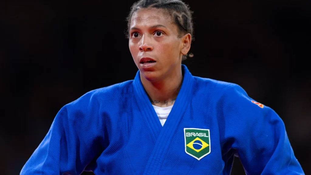 rafaela-silva-celebra-ano-como-‘novata’-e-negocia-renovacao-com-o-flamengo