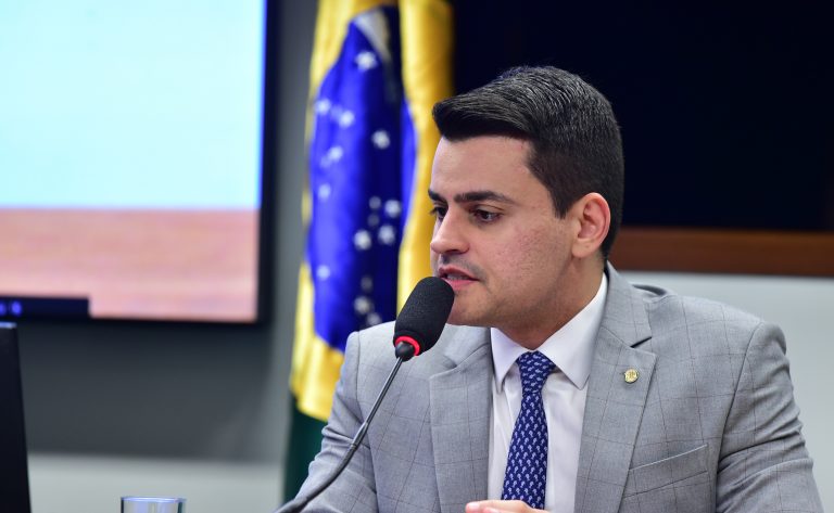 Comissão aprova incentivo para energia renovável em novas construções comissao-aprova-incentivo-para-energia-renovavel-em-novas-construcoes