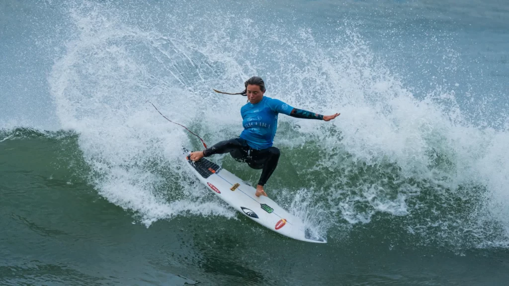 Brasileira é atingida por água-viva em eliminação do Mundial Júnior de Surfe brasileira-e-atingida-por-agua-viva-em-eliminacao-do-mundial-junior-de-surfe