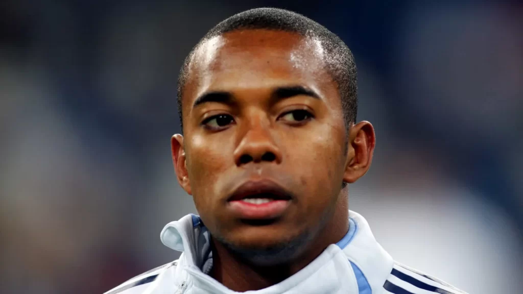 Robinho tem pena reduzida em 160 dias após estudo e trabalho em presídio robinho-tem-pena-reduzida-em-160-dias-apos-estudo-e-trabalho-em-presidio