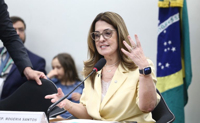 Comissão aprova criação de política para o tratamento do lipedema no SUS comissao-aprova-criacao-de-politica-para-o-tratamento-do-lipedema-no-sus