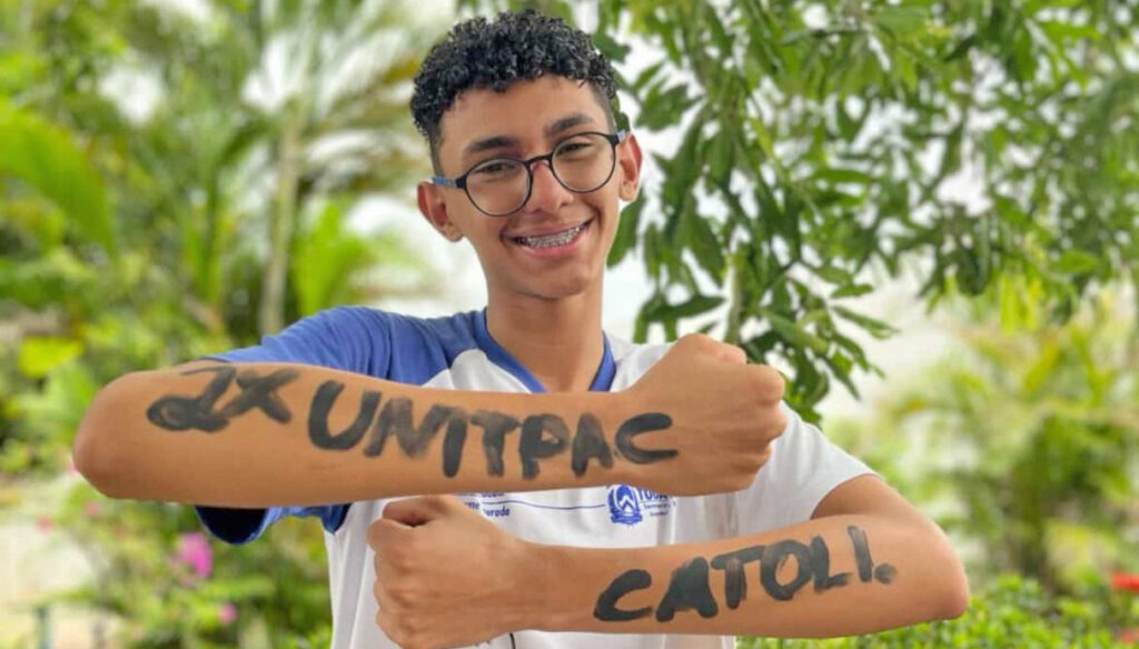 Estudantes tocantinenses comemoram notas acima de 900 na redação do Enem estudantes-tocantinenses-comemoram-notas-acima-de-900-na-redacao-do-enem