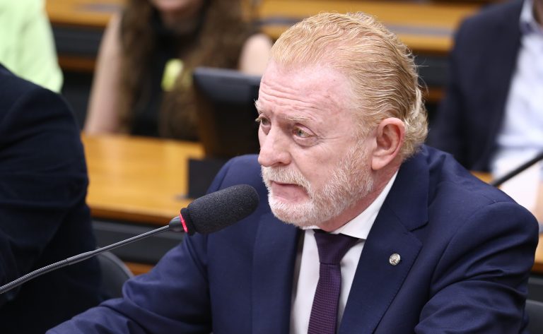 Comissão aprova projeto que facilita ação de voluntários e doações durante calamidades comissao-aprova-projeto-que-facilita-acao-de-voluntarios-e-doacoes-durante-calamidades