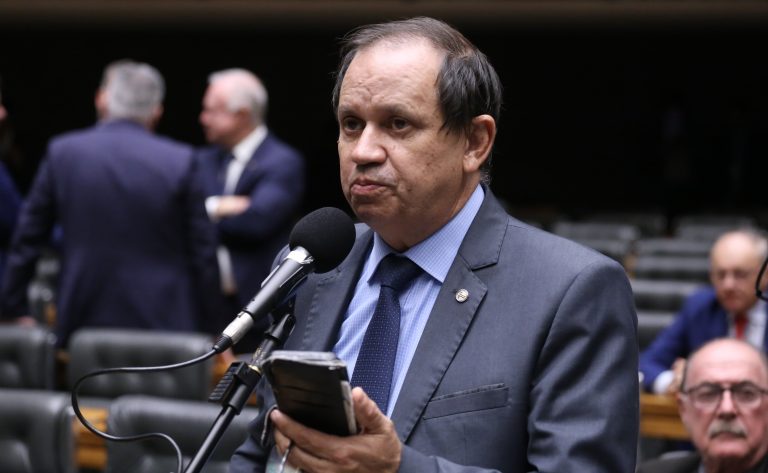 Comissão aprova projeto que proíbe privatização de praias e cobrança de pedágio em orlas comissao-aprova-projeto-que-proibe-privatizacao-de-praias-e-cobranca-de-pedagio-em-orlas