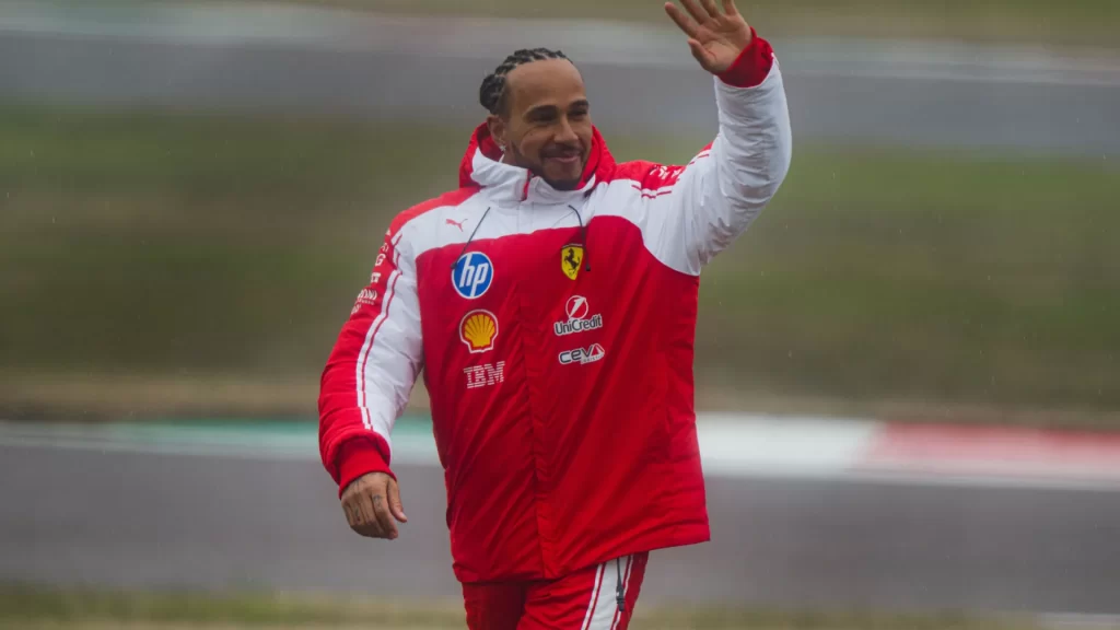 Hamilton prevê recomeço na Ferrari após temporada desastrosa: ‘Reacende a chama’ hamilton-preve-recomeco-na-ferrari-apos-temporada-desastrosa:-‘reacende-a-chama’