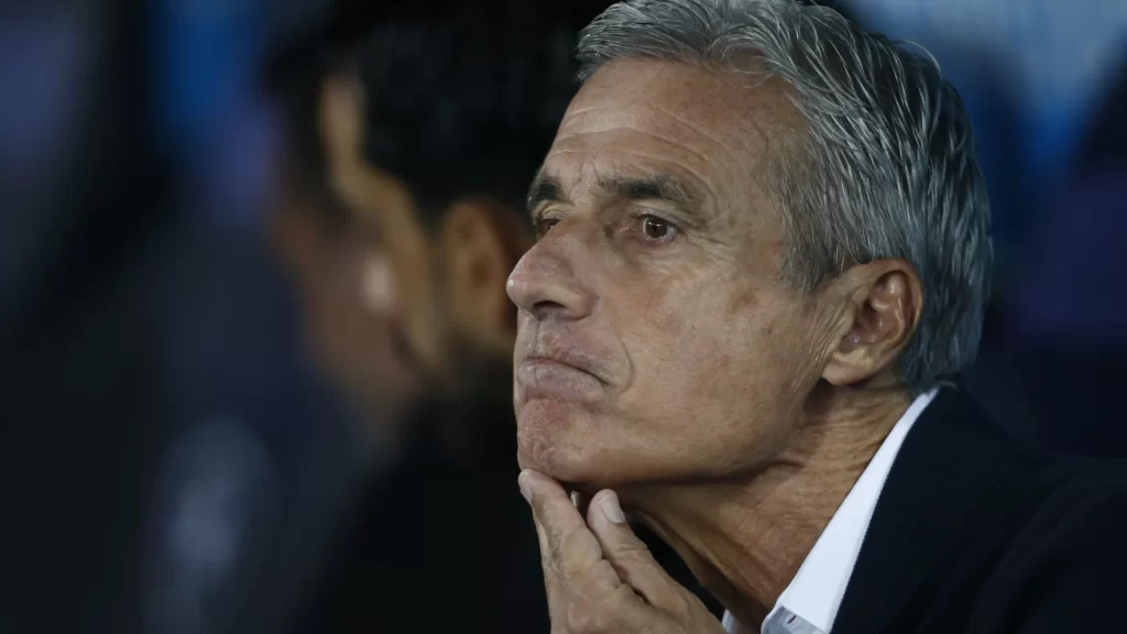 Técnico do Grêmio usa expressão racista para lamentar derrota no clássico tecnico-do-gremio-usa-expressao-racista-para-lamentar-derrota-no-classico