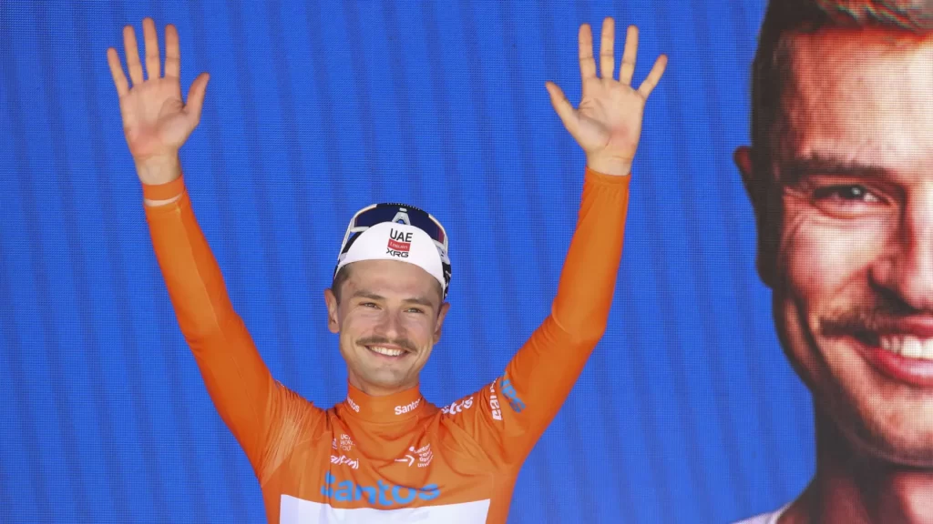 Ciclista Jay Vine sofrea fratura no pulso após se chocar com canguru ciclista-jay-vine-sofrea-fratura-no-pulso-apos-se-chocar-com-canguru