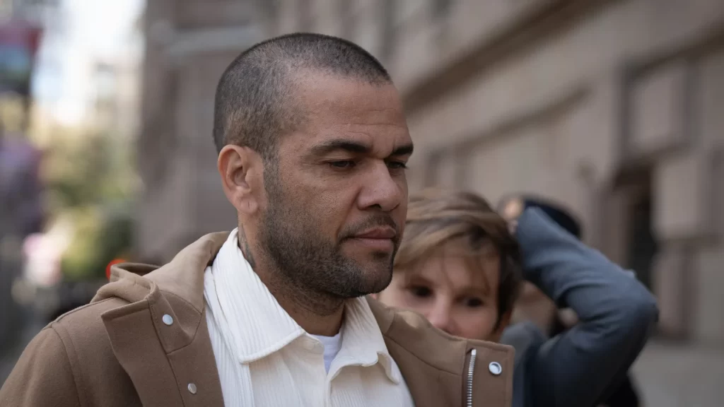 Após deixar a prisão, Daniel Alves adota imagem religiosa nas redes sociais apos-deixar-a-prisao,-daniel-alves-adota-imagem-religiosa-nas-redes-sociais