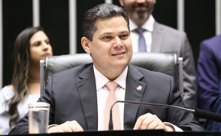 Durante abertura do ano legislativo, Alcolumbre defende diálogo e repúdio ao extremismo durante-abertura-do-ano-legislativo,-alcolumbre-defende-dialogo-e-repudio-ao-extremismo