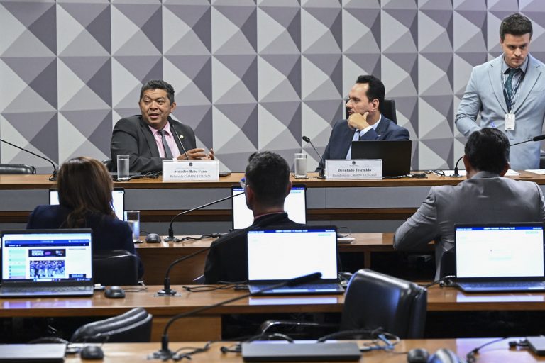 Cadastro no seguro para pescadores recebe críticas de deputados cadastro-no-seguro-para-pescadores-recebe-criticas-de-deputados