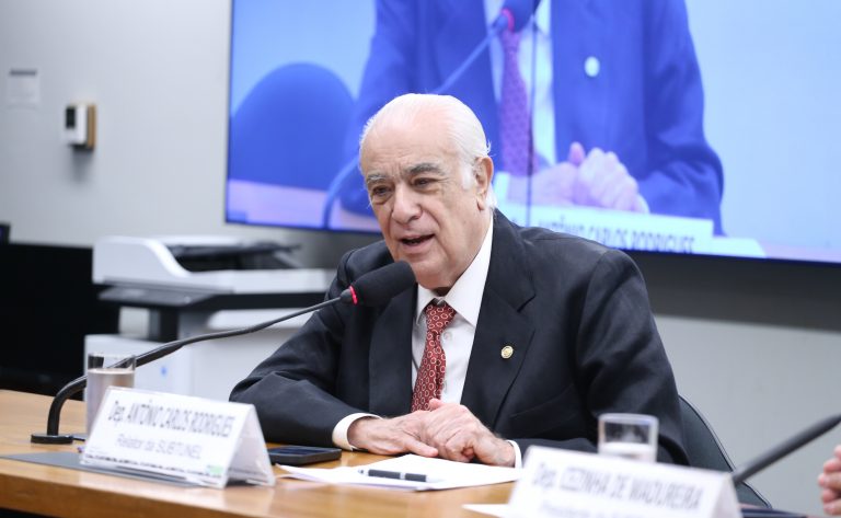 Projeto inclui estudantes de ensino profissionalizante no Pé de Meia projeto-inclui-estudantes-de-ensino-profissionalizante-no-pe-de-meia