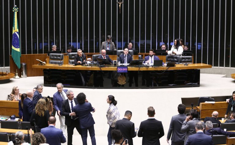 Câmara aprova regime de urgência para dez projetos; acompanhe camara-aprova-regime-de-urgencia-para-dez-projetos;-acompanhe