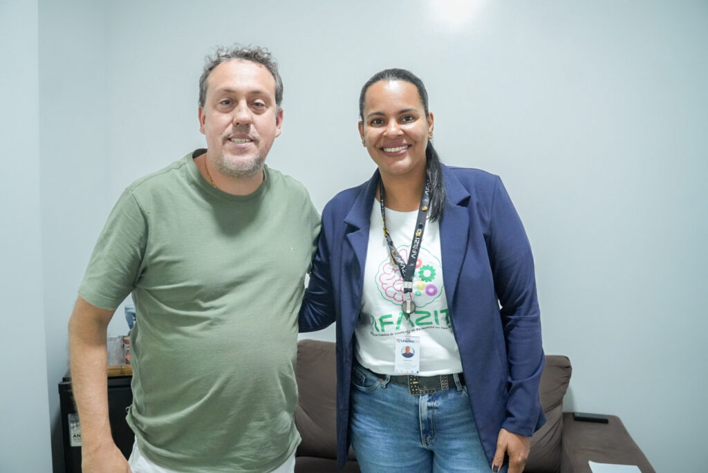 Deputado Dr. Danilo Alencar recebe Thaise Silva, da AFAZITO deputado-dr.-danilo-alencar-recebe-thaise-silva,-da-afazito