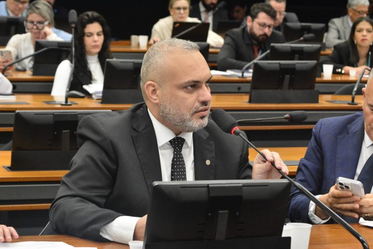 Projeto prevê confisco de bens de condenados por maus-tratos a animais projeto-preve-confisco-de-bens-de-condenados-por-maus-tratos-a-animais