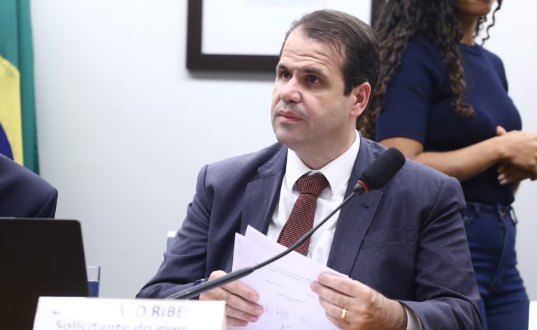 Projeto tipifica crimes de falsificação e de comercialização ilícita de cigarros projeto-tipifica-crimes-de-falsificacao-e-de-comercializacao-ilicita-de-cigarros