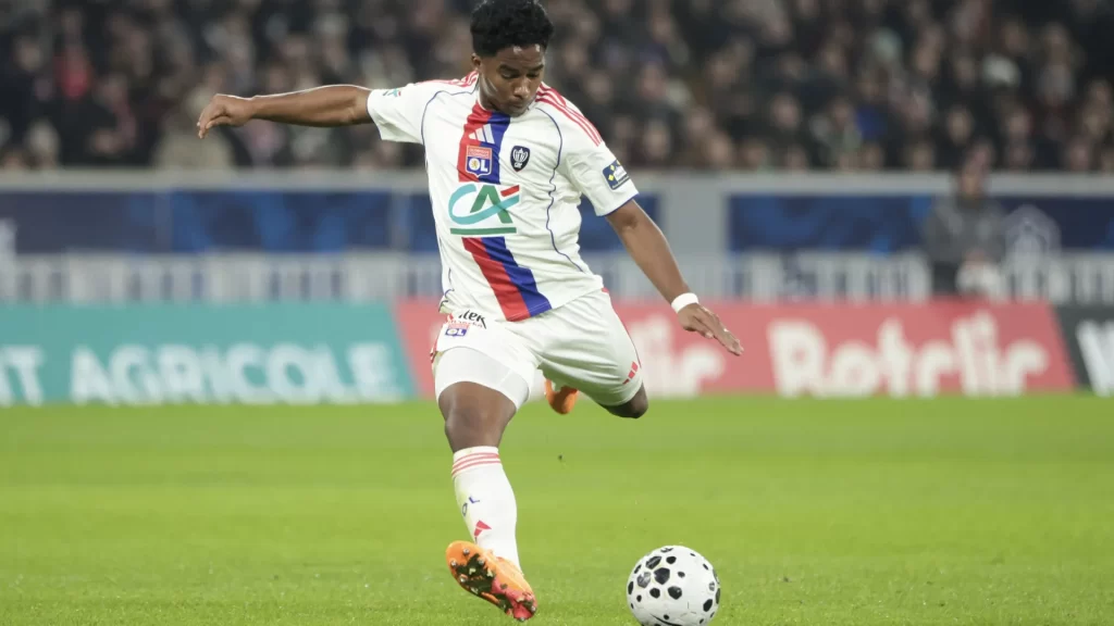 Endrick supera ídolos do Lyon em início, mas fica atrás de Neymar na França endrick-supera-idolos-do-lyon-em-inicio,-mas-fica-atras-de-neymar-na-franca