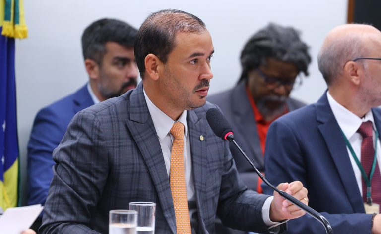 Projeto reconhece líderes comunitários e cria cadastro nacional projeto-reconhece-lideres-comunitarios-e-cria-cadastro-nacional