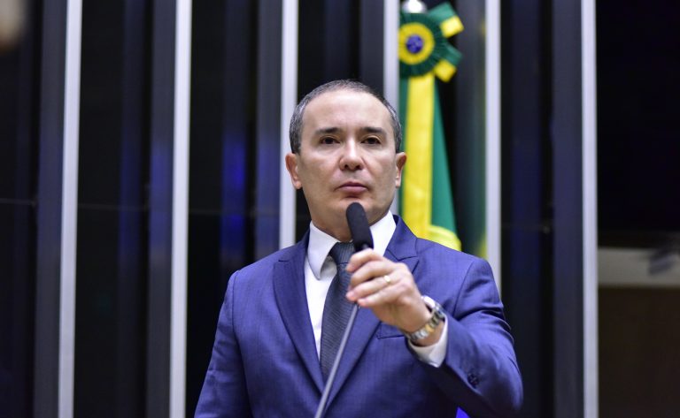 Projeto prevê parcelas extras de seguro-desemprego para trabalhador à espera de filho projeto-preve-parcelas-extras-de-seguro-desemprego-para-trabalhador-a-espera-de-filho