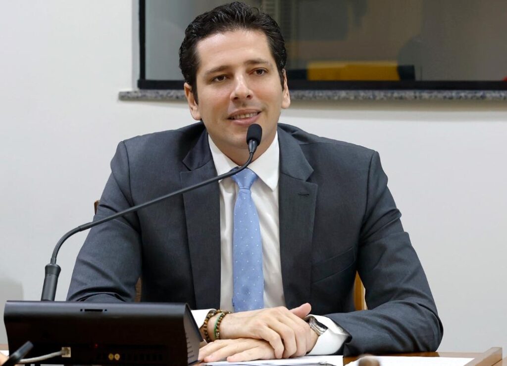 olyntho-quer-proibir-protesto-de-contas-de-luz-com-valores-abaixo-de-um-salario