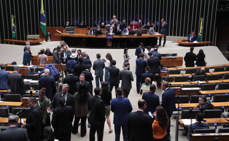 Câmara aprova regime de urgência para cinco propostas camara-aprova-regime-de-urgencia-para-cinco-propostas