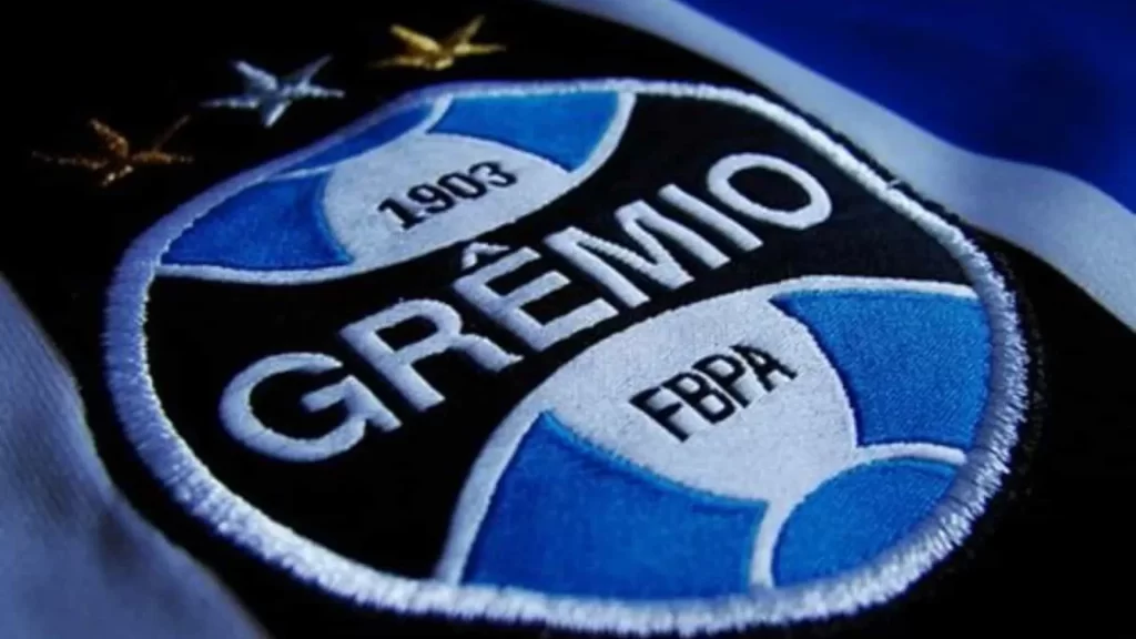 gremio-aproveita-expulsao,-vence-grenal-450-e-fica-perto-do-titulo-gaucho