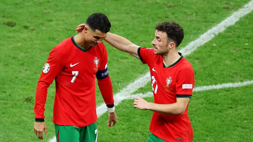 Jornal aponta Diogo Jota como substituto de CR7 meses após morte jornal-aponta-diogo-jota-como-substituto-de-cr7-meses-apos-morte
