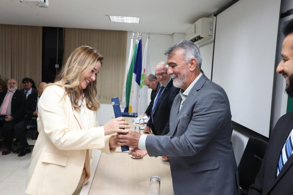 Amélio Cayres destaca papel da educação superior em formatura da Adesg amelio-cayres-destaca-papel-da-educacao-superior-em-formatura-da-adesg