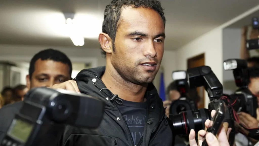 Goleiro Bruno é considerado foragido pela Justiça do Rio de Janeiro goleiro-bruno-e-considerado-foragido-pela-justica-do-rio-de-janeiro