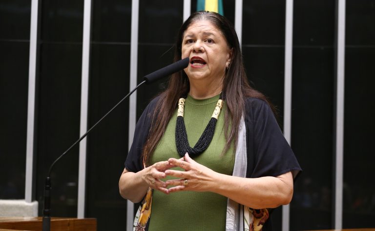 Comissão aprova deduzir salário-maternidade de tributos pago por pequena empresa comissao-aprova-deduzir-salario-maternidade-de-tributos-pago-por-pequena-empresa