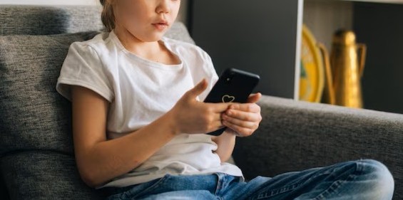 Eca Digital entra em vigor e regula acesso online de crianças e adolescentes eca-digital-entra-em-vigor-e-regula-acesso-online-de-criancas-e-adolescentes