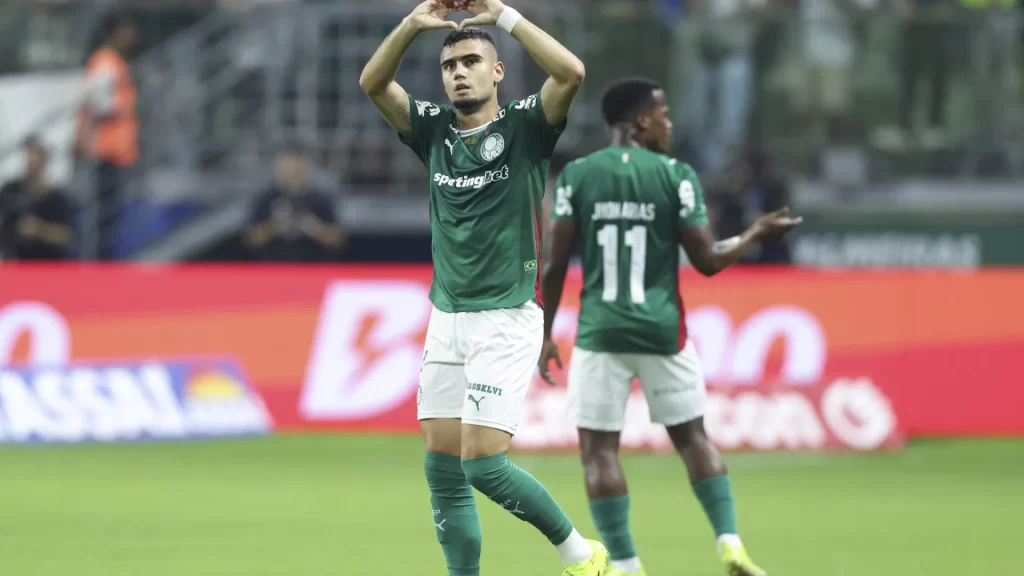 Palmeiras derrota Botafogo e assume liderança do Campeonato Brasileiro palmeiras-derrota-botafogo-e-assume-lideranca-do-campeonato-brasileiro
