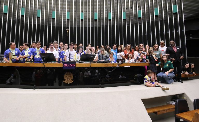 Sessão na Câmara marca Dia da Síndrome de Down e reforça combate à exclusão sessao-na-camara-marca-dia-da-sindrome-de-down-e-reforca-combate-a-exclusao