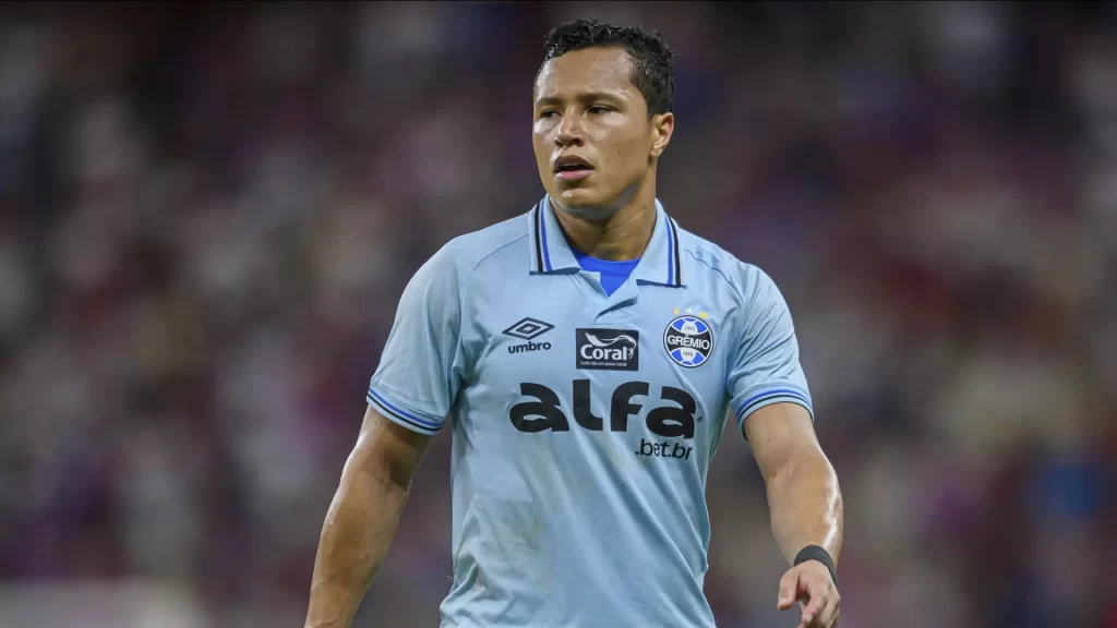 Cirurgia de Marlon é bem sucedida e jogador do Grêmio deve ter alta neste domingo cirurgia-de-marlon-e-bem-sucedida-e-jogador-do-gremio-deve-ter-alta-neste-domingo