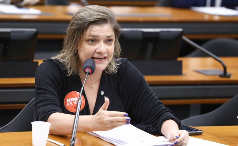 Comissão aprova isenção de taxa em concursos para beneficiários do Fies e do Prouni comissao-aprova-isencao-de-taxa-em-concursos-para-beneficiarios-do-fies-e-do-prouni