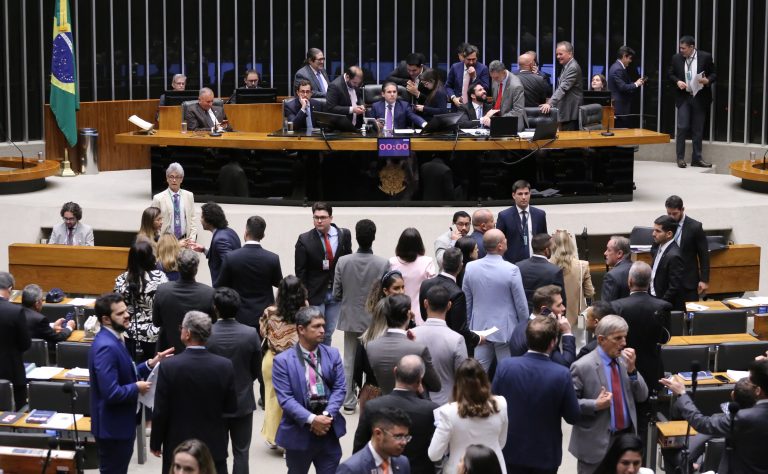 Câmara pode votar projeto que prevê quebra de sigilo bancário para fixar pensão alimentícia camara-pode-votar-projeto-que-preve-quebra-de-sigilo-bancario-para-fixar-pensao-alimenticia