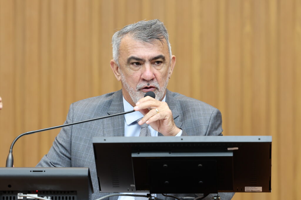 Amélio Cayres pede convocação de PMs da reserva para reforçar segurança no interior amelio-cayres-pede-convocacao-de-pms-da-reserva-para-reforcar-seguranca-no-interior