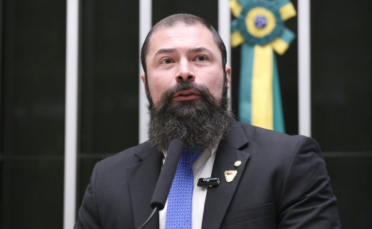 Comissão aprova porte de arma para vigilantes fora do horário de serviço comissao-aprova-porte-de-arma-para-vigilantes-fora-do-horario-de-servico