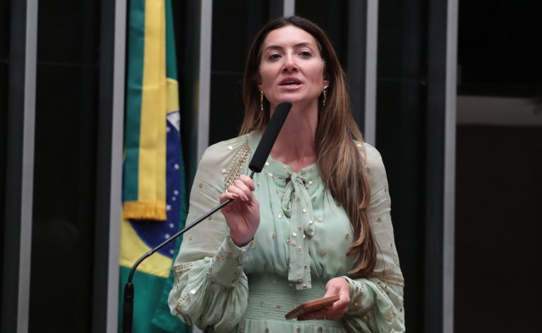 Câmara aprova projeto que cria o Dia da Autoestima da Mulher Brasileira camara-aprova-projeto-que-cria-o-dia-da-autoestima-da-mulher-brasileira
