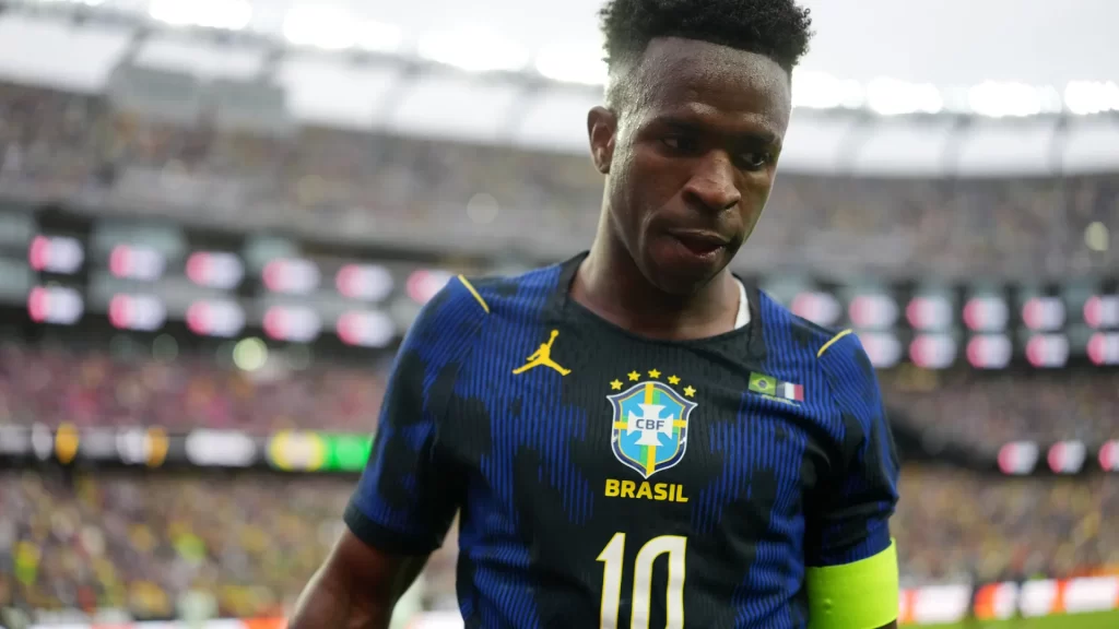 França vence com 10 e dá choque de realidade no Brasil a 76 dias da Copa franca-vence-com-10-e-da-choque-de-realidade-no-brasil-a-76-dias-da-copa