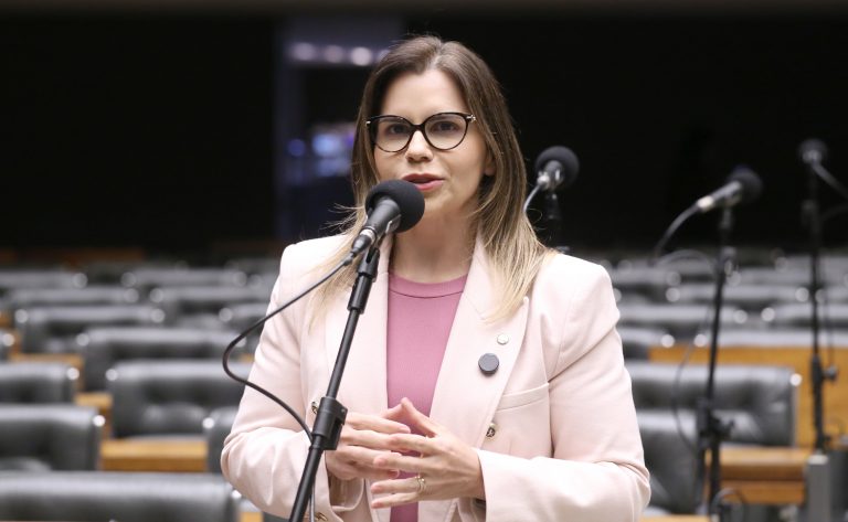 Comissão aprova projeto que assegura à gestante direito a fotógrafo durante o parto comissao-aprova-projeto-que-assegura-a-gestante-direito-a-fotografo-durante-o-parto