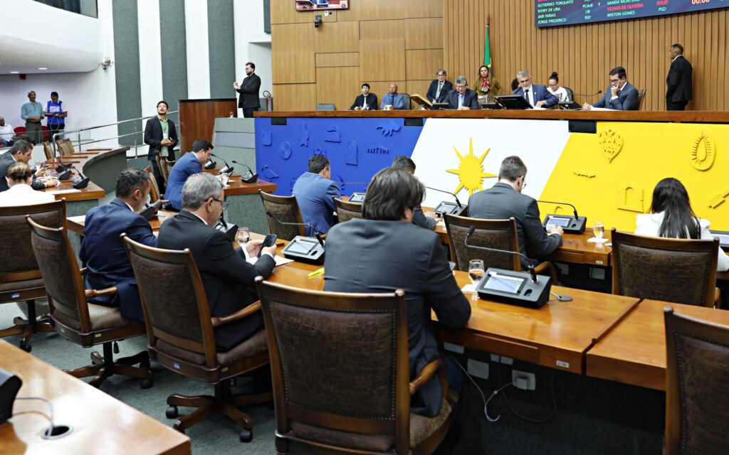 Deputados aprovam pacote de reestruturação de carreiras nos Poderes do Estado deputados-aprovam-pacote-de-reestruturacao-de-carreiras-nos-poderes-do-estado