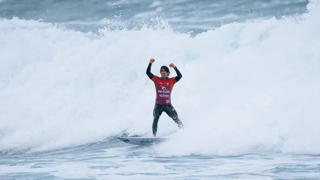 Miguel Pupo vence australiano de virada e vai às quartas em Bells Beach miguel-pupo-vence-australiano-de-virada-e-vai-as-quartas-em-bells-beach