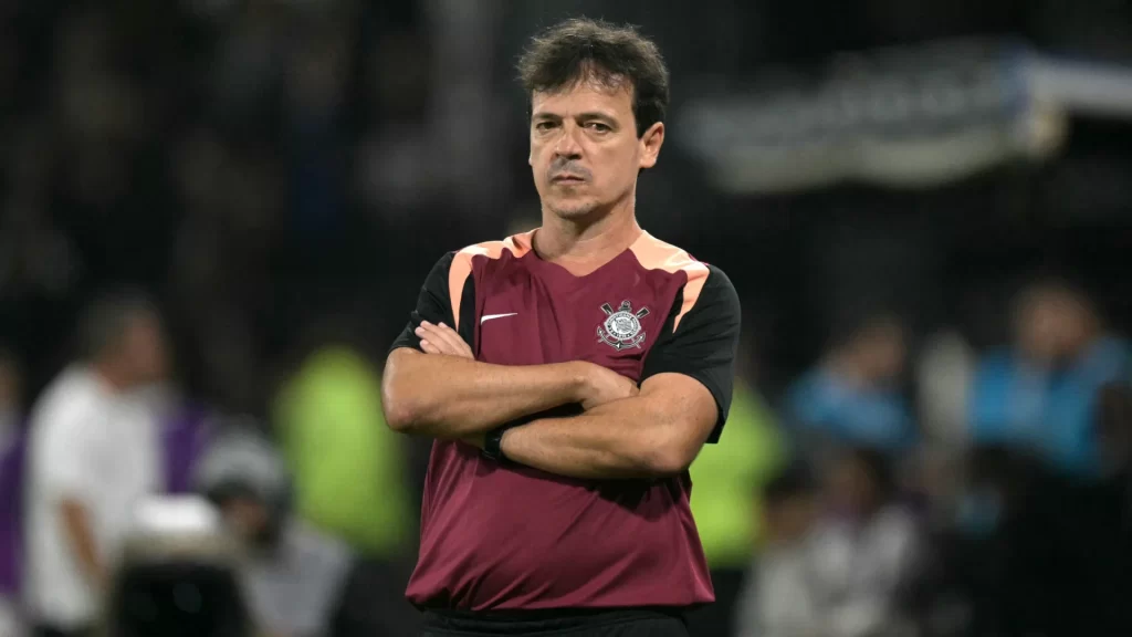 Diniz tenta canalizar ‘loucura’ por sucesso à frente do Corinthians diniz-tenta-canalizar-‘loucura’-por-sucesso-a-frente-do-corinthians